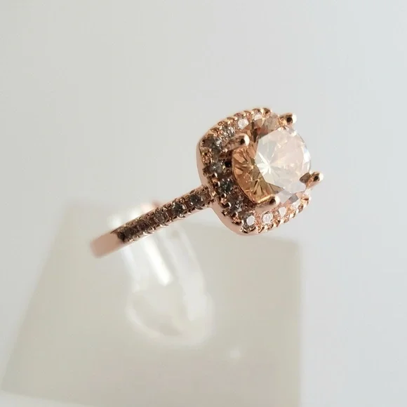 18k Morganite Ring - Picture 5 of 8